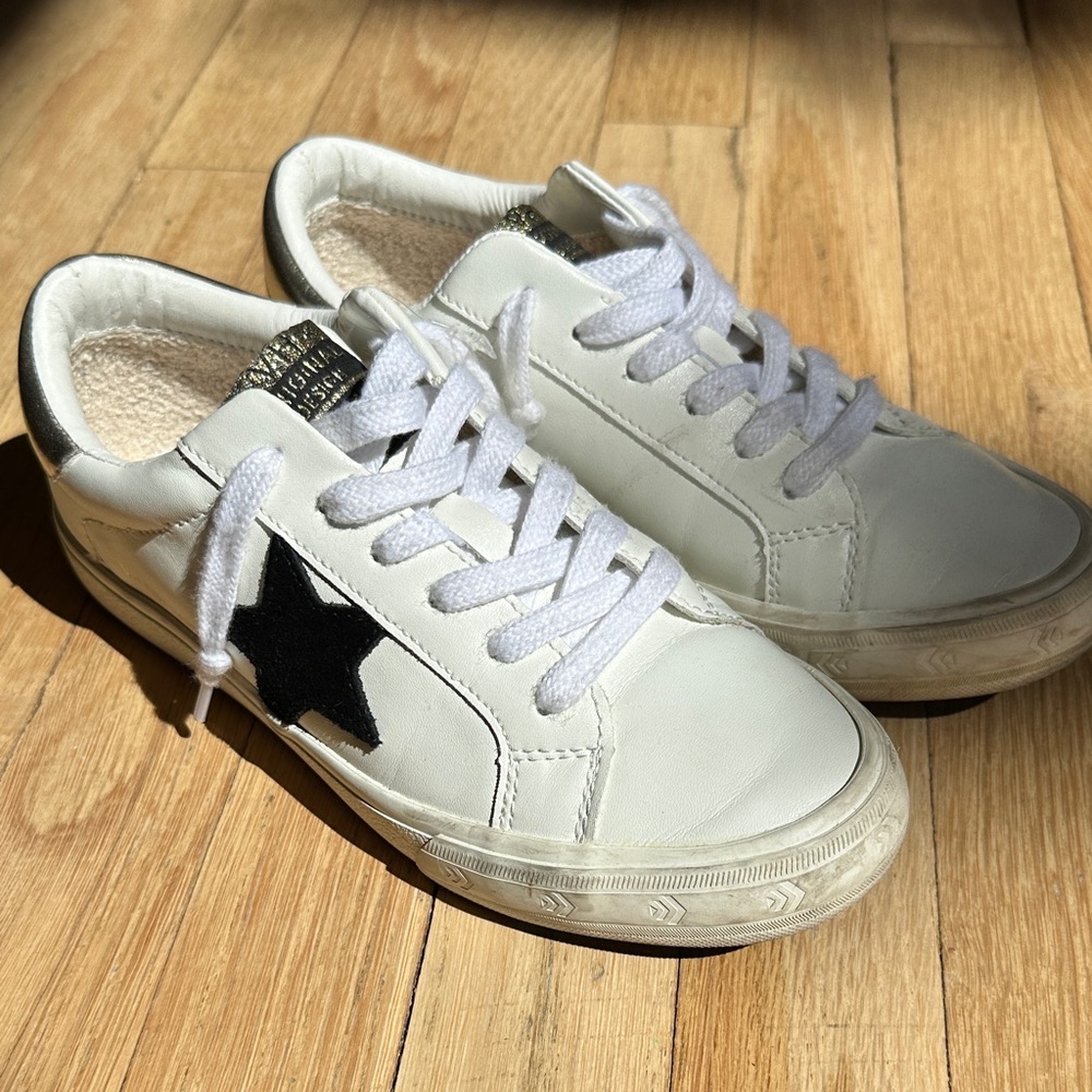 Vintage Havana cream label with black script logo